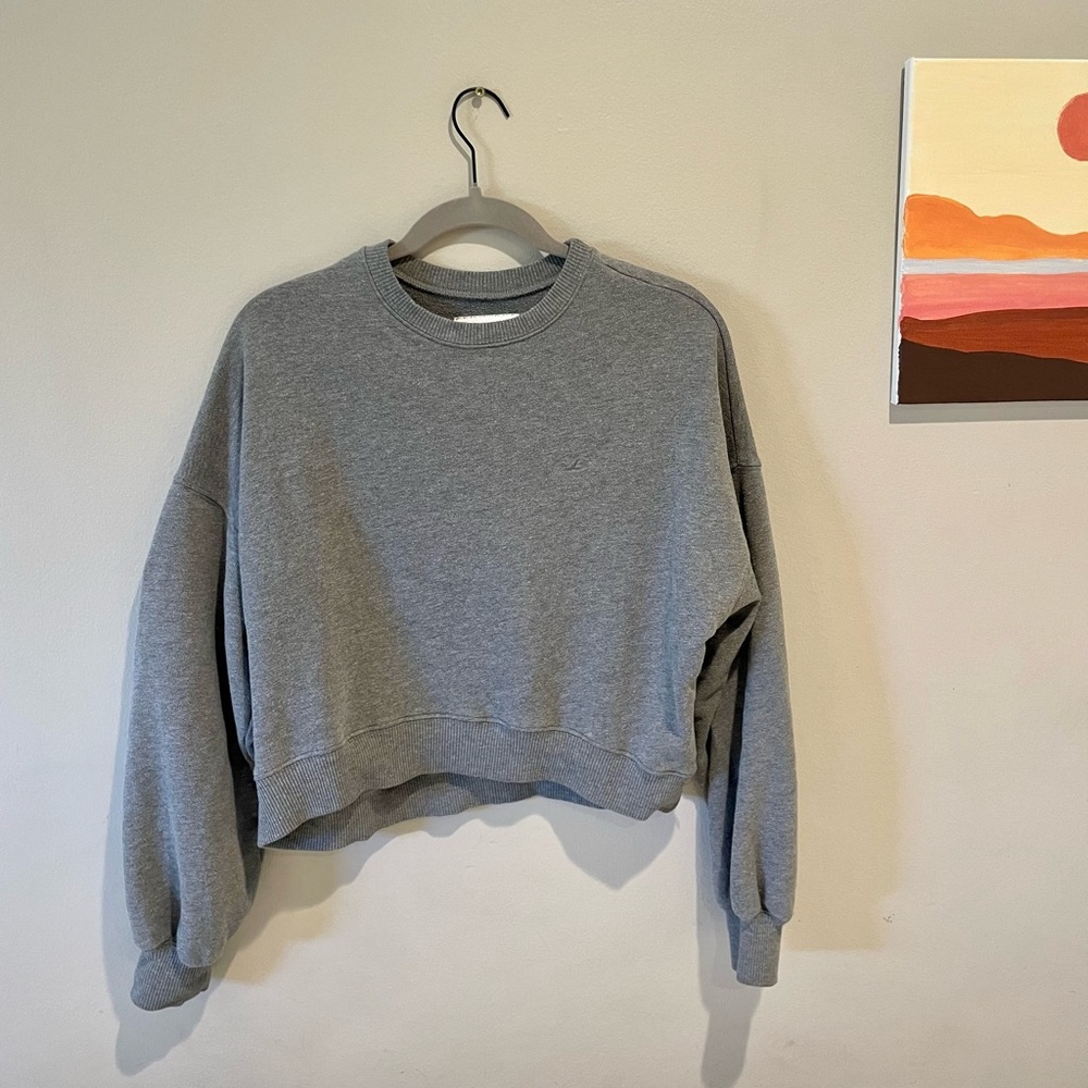 Hollister XS crop crewneck
